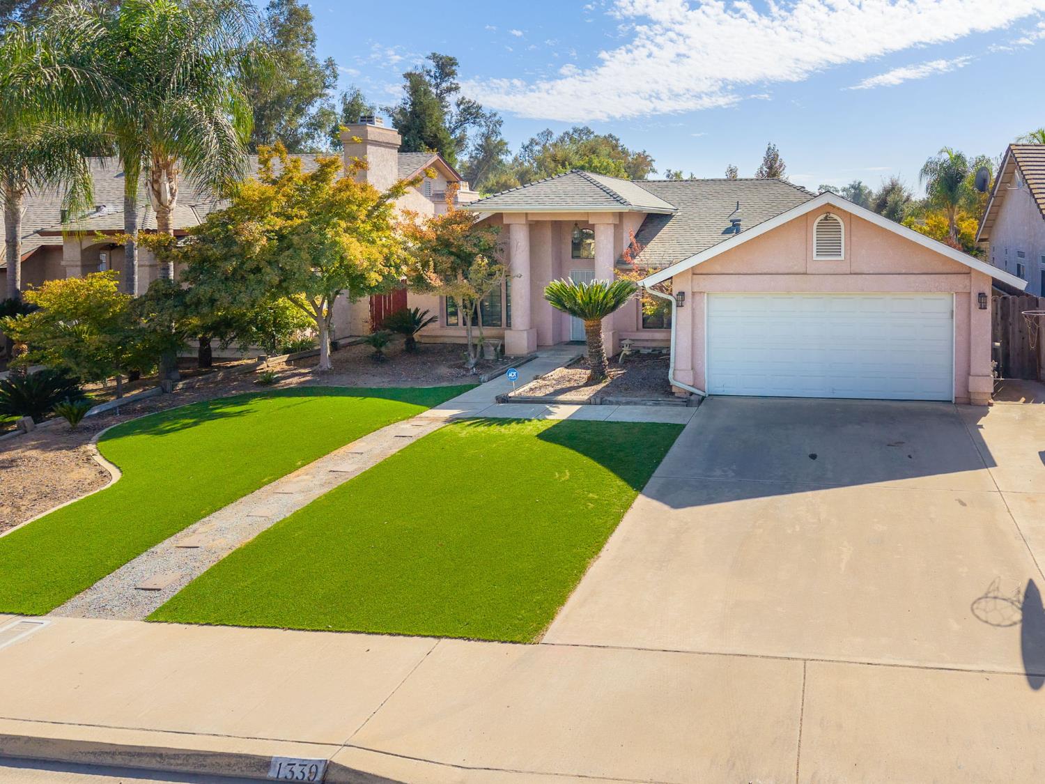 1339 W Henley Creek Rd, Reedley, CA 93654