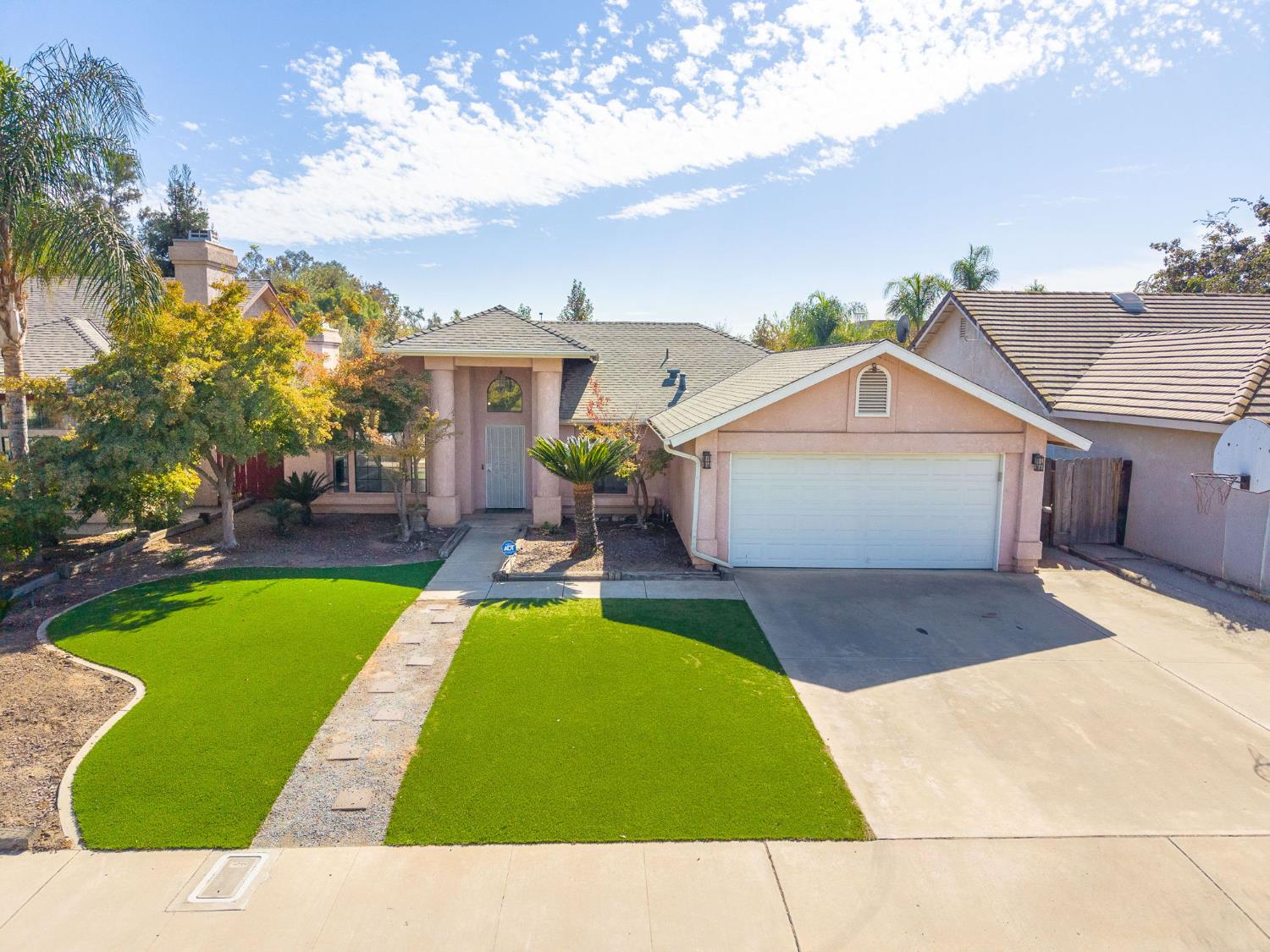 1339 W Henley Creek Rd, Reedley, CA 93654
