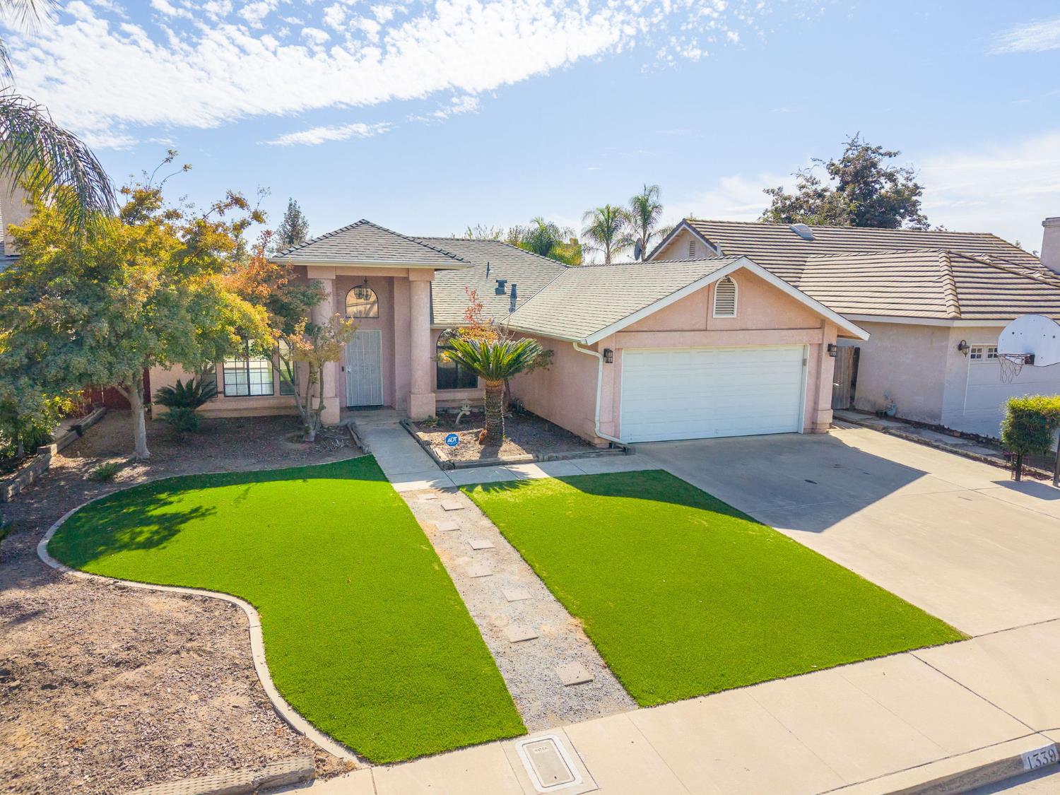 1339 W Henley Creek Rd, Reedley, CA 93654