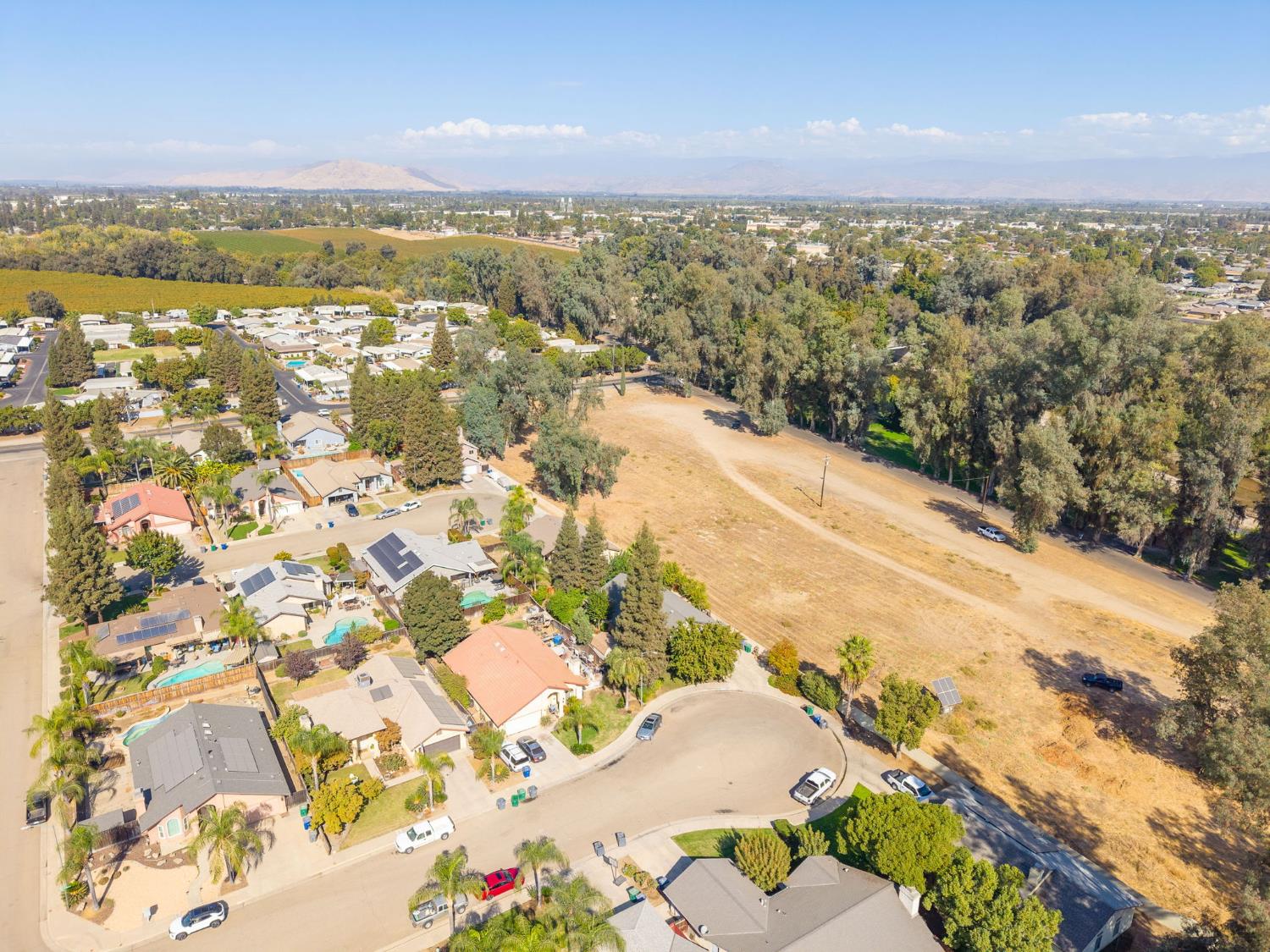 1339 W Henley Creek Rd, Reedley, CA 93654