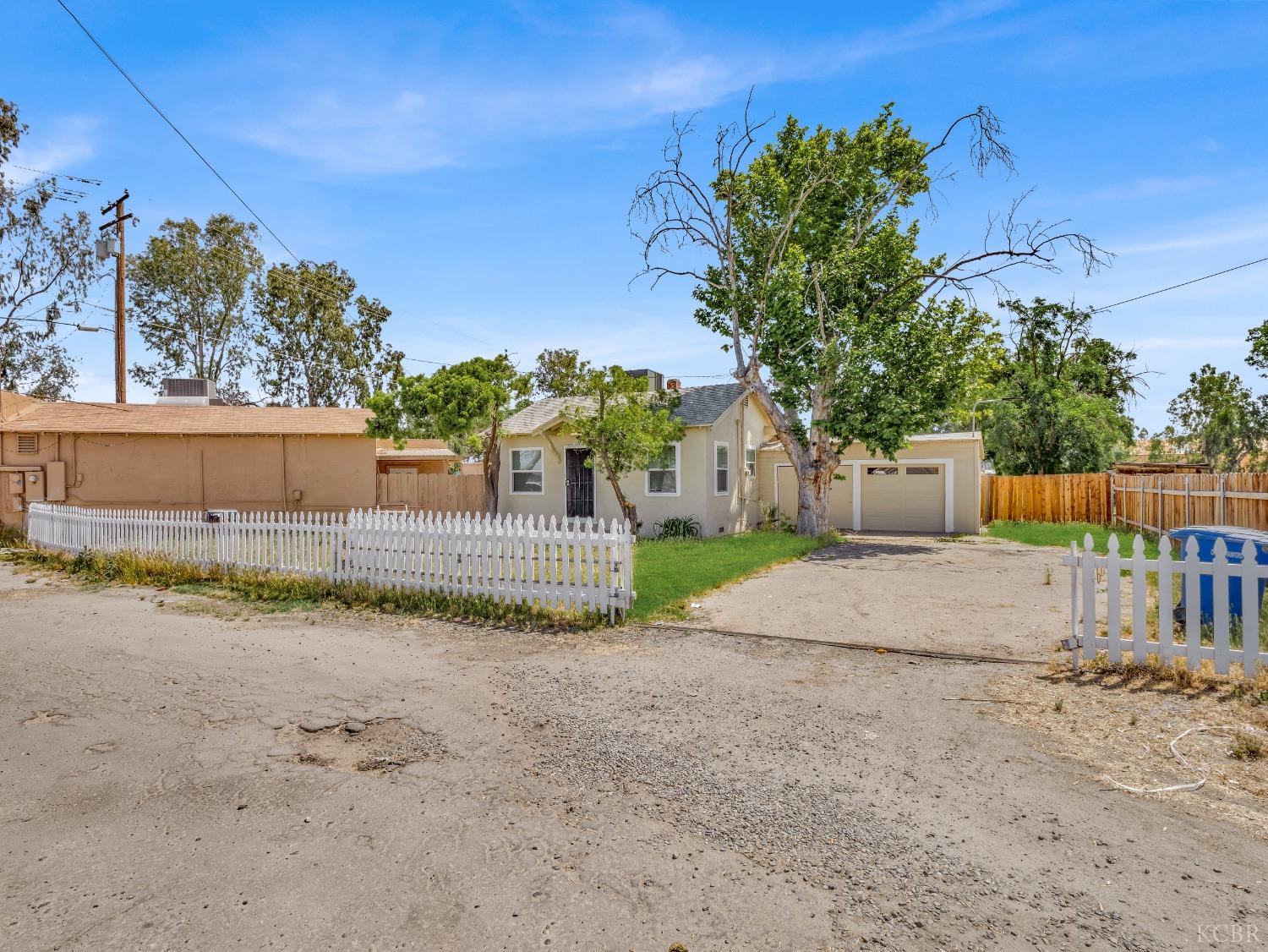 11005 S 10th Ave, Hanford, CA 93230