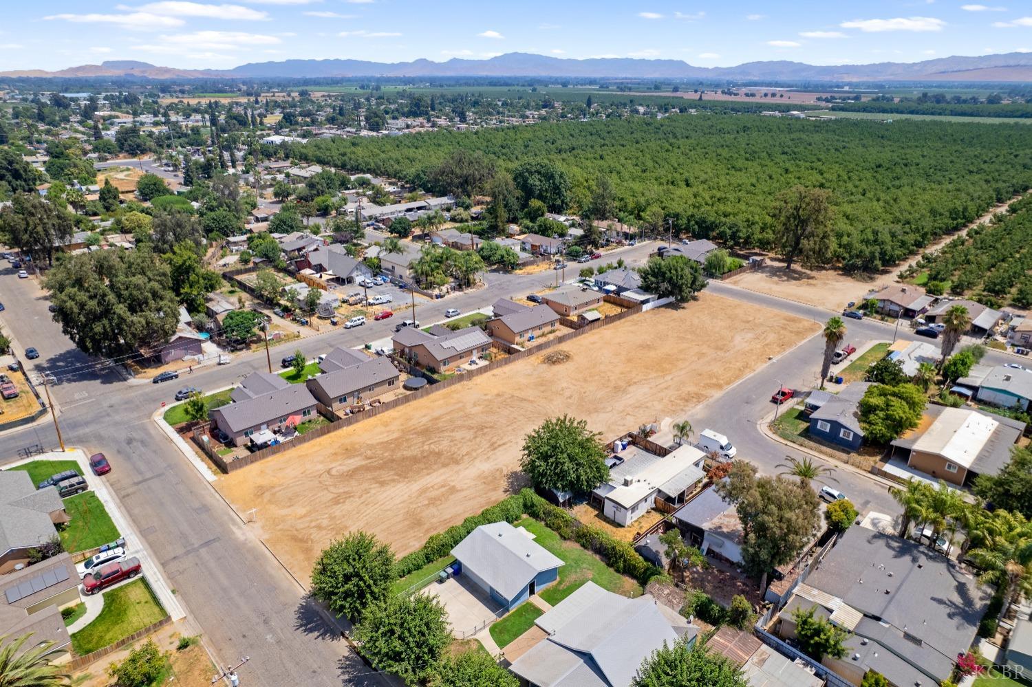 528 S Camelia Ave, Farmersville, CA 93223