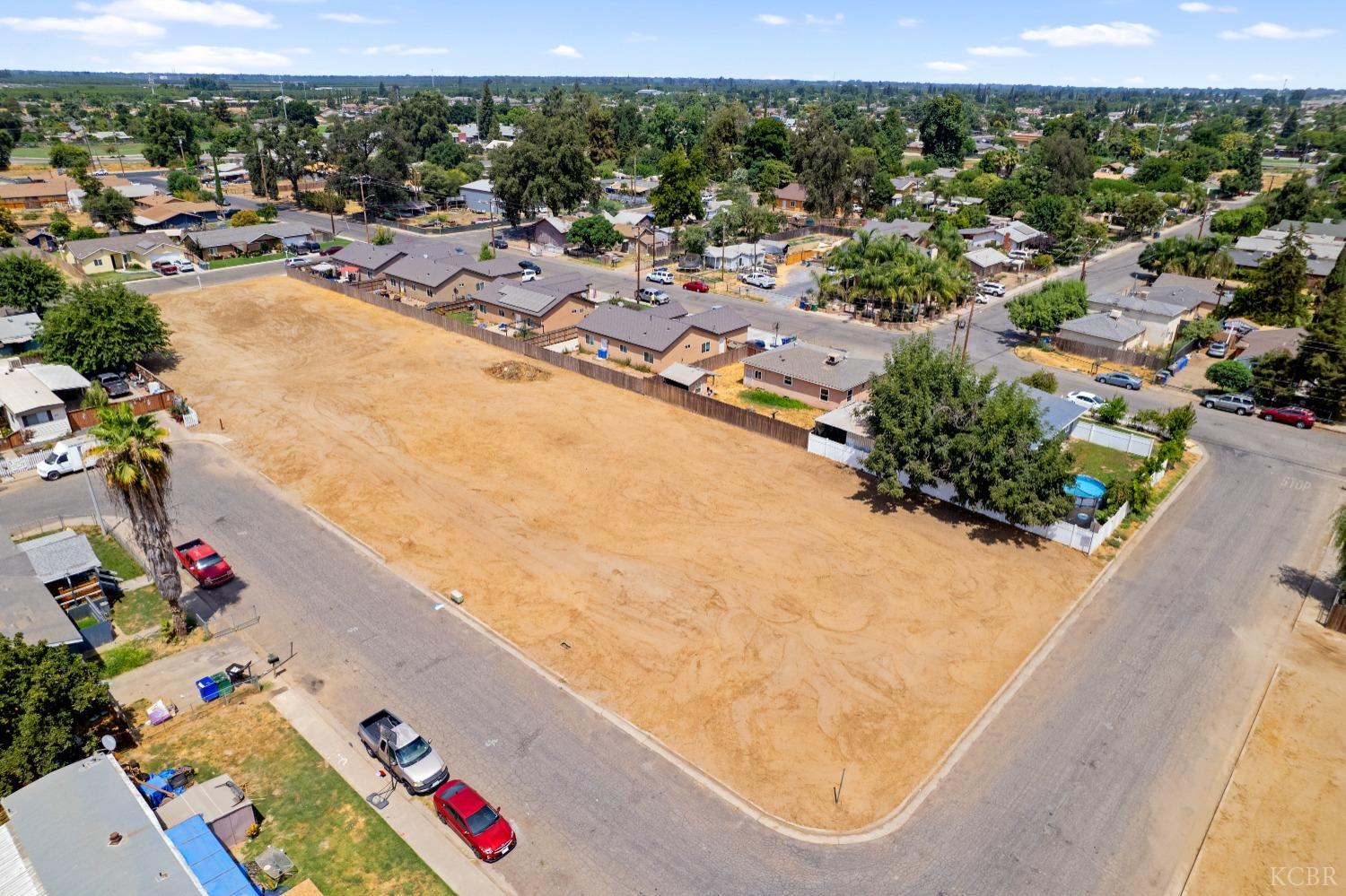 528 S Camelia Ave, Farmersville, CA 93223