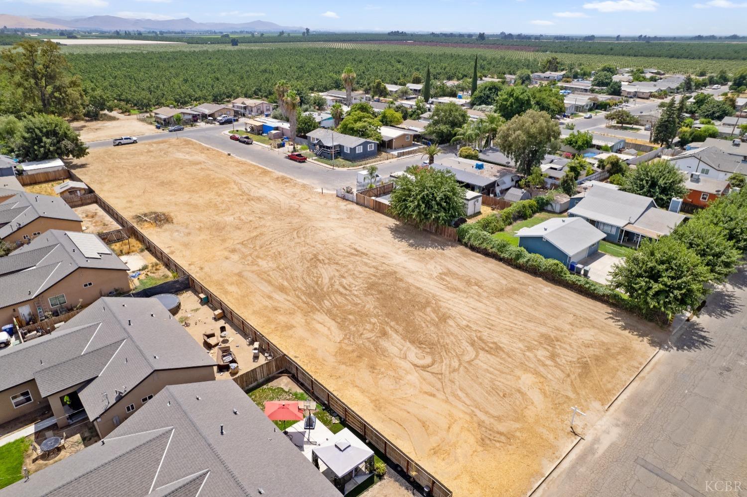 528 S Camelia Ave, Farmersville, CA 93223