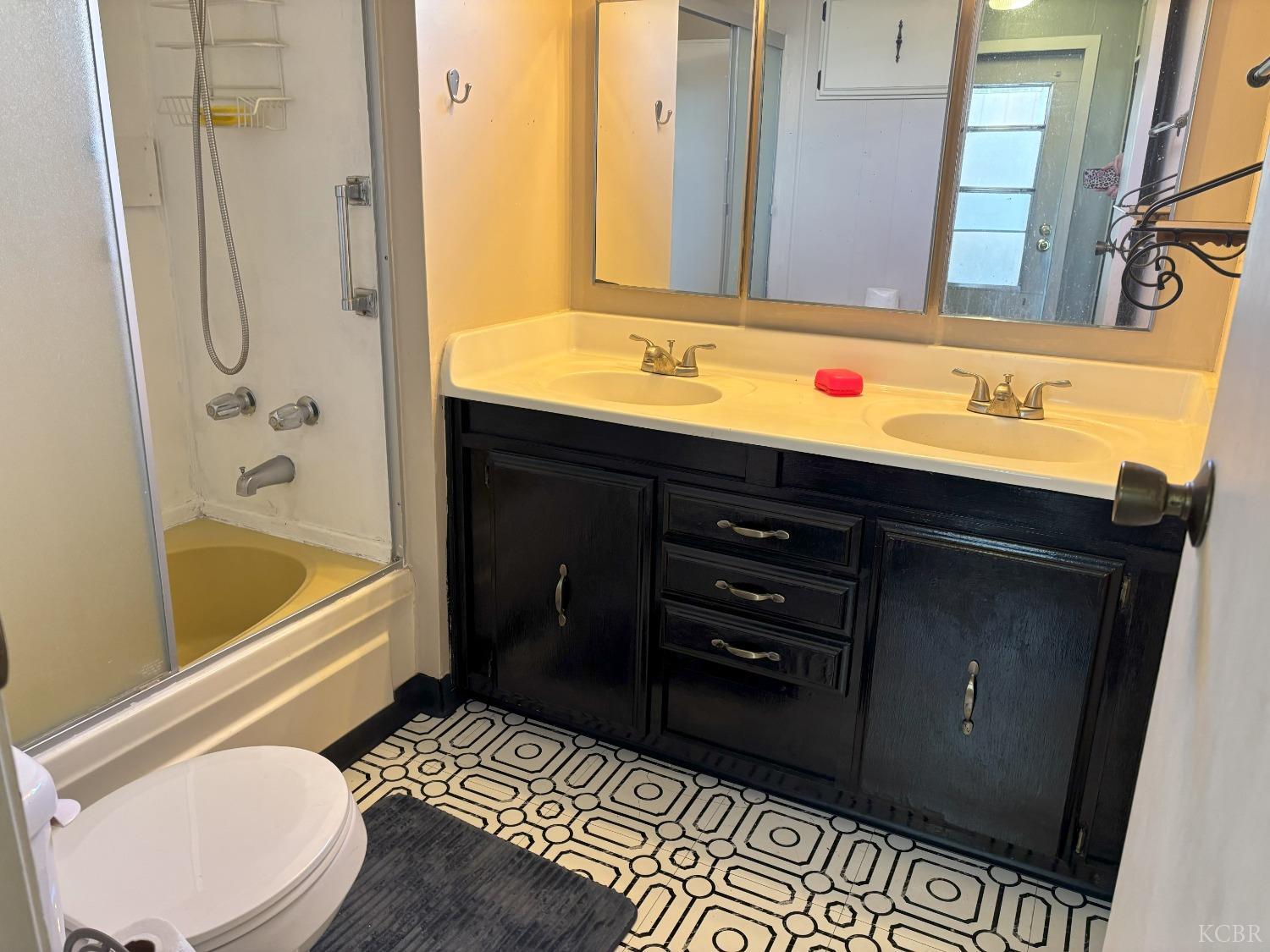 1255 Space 14 W Grangeville Blvd, Hanford, CA 93230