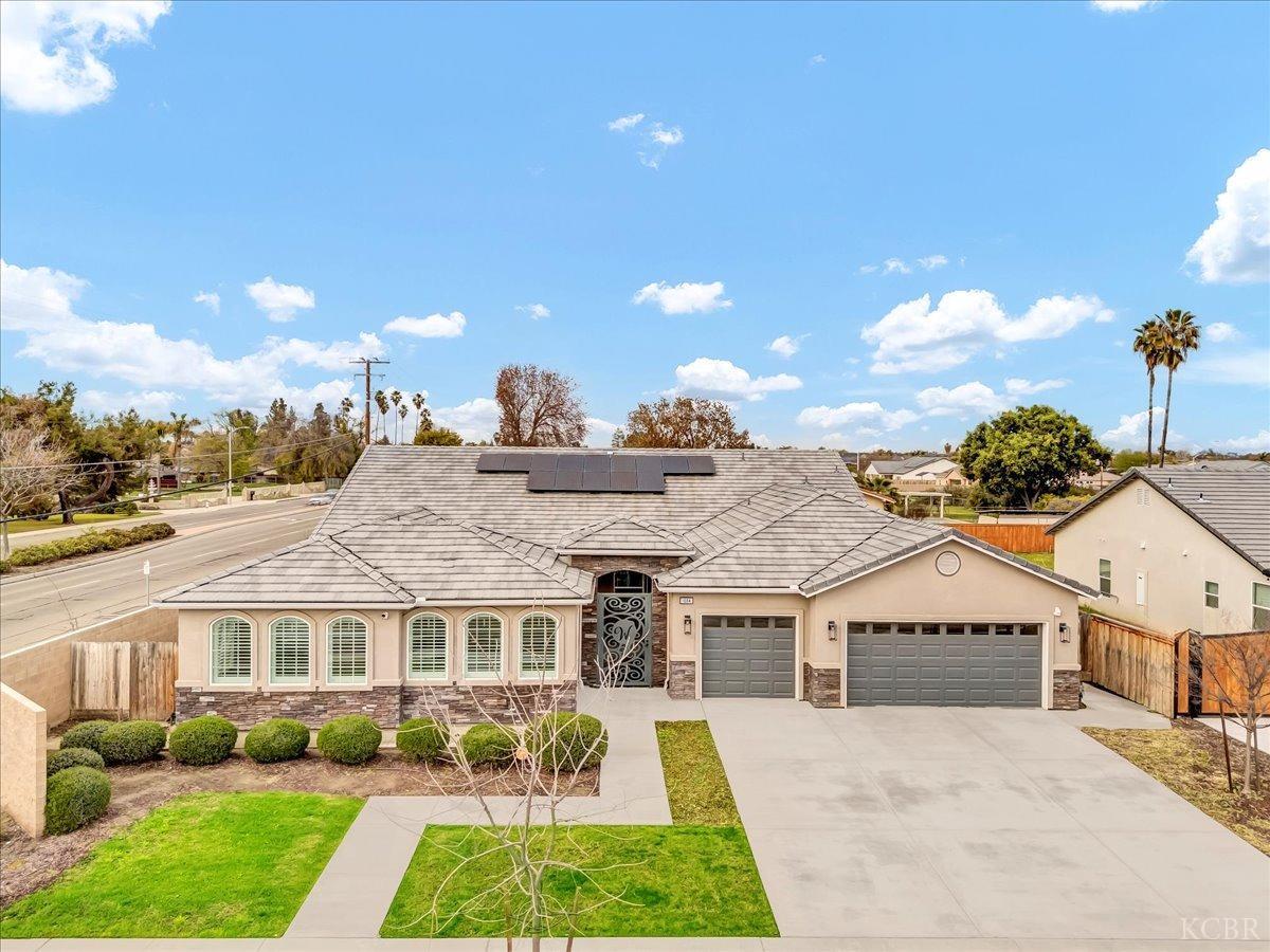1684 W Berkshire Ln, Hanford, CA 93230