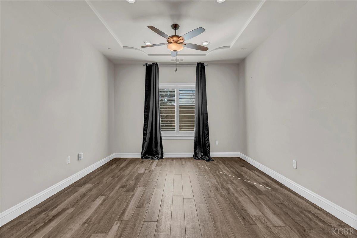 1684 W Berkshire Ln, Hanford, CA 93230