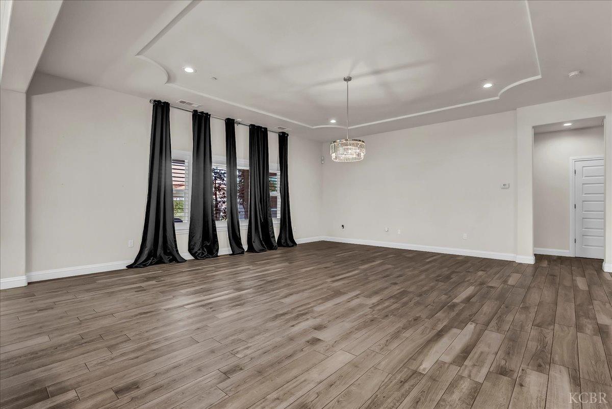 1684 W Berkshire Ln, Hanford, CA 93230