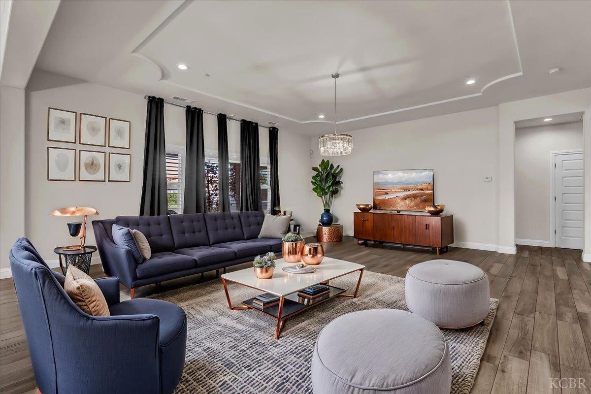 1684 W Berkshire Ln, Hanford, CA 93230