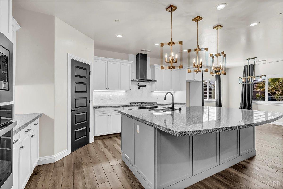 1684 W Berkshire Ln, Hanford, CA 93230