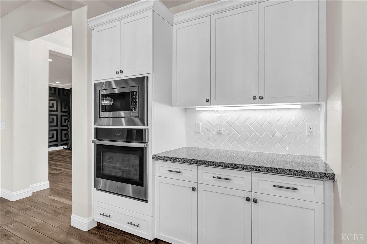 1684 W Berkshire Ln, Hanford, CA 93230