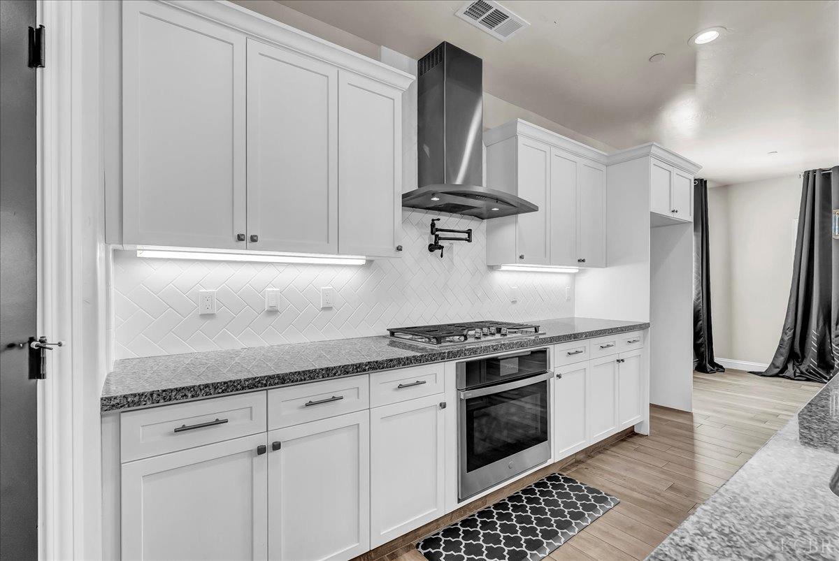 1684 W Berkshire Ln, Hanford, CA 93230