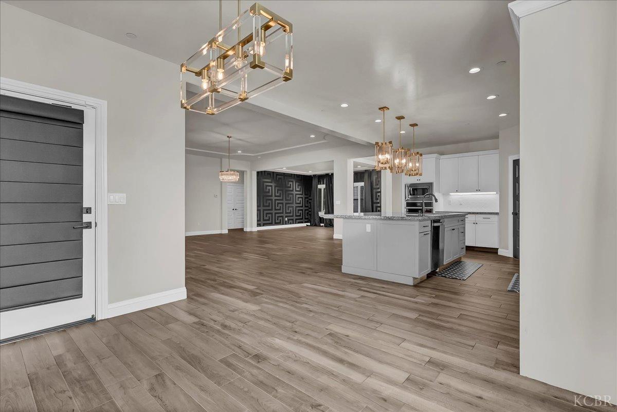 1684 W Berkshire Ln, Hanford, CA 93230