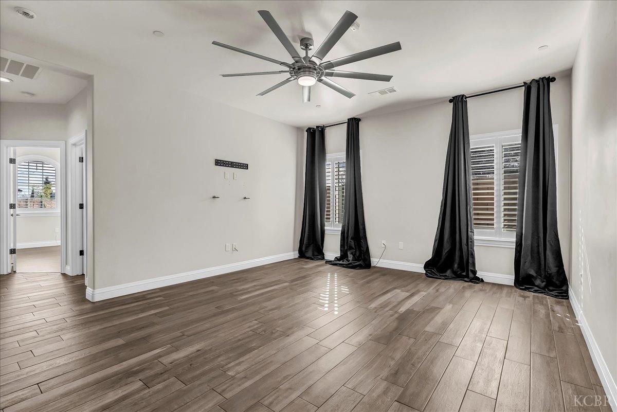 1684 W Berkshire Ln, Hanford, CA 93230