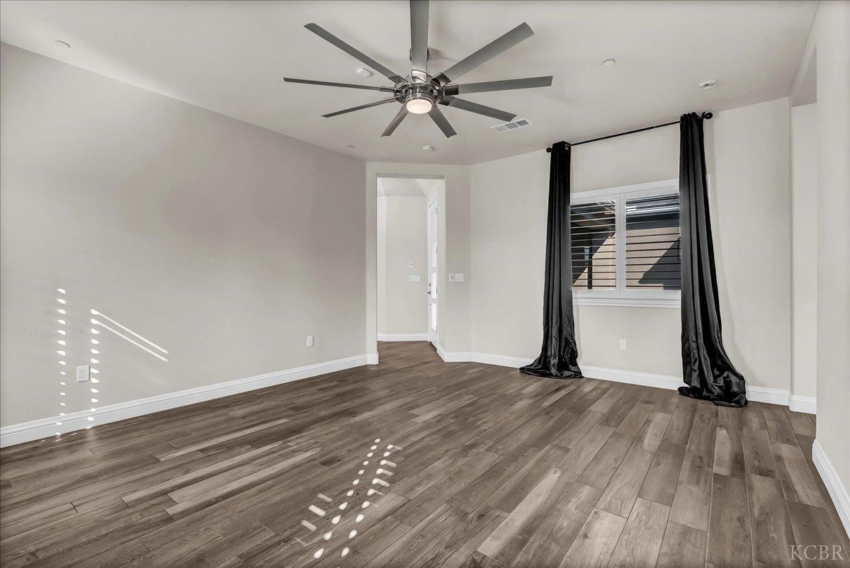 1684 W Berkshire Ln, Hanford, CA 93230