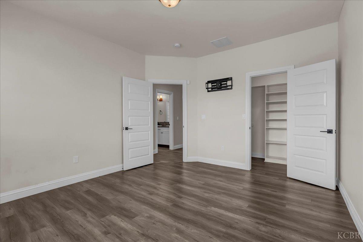 1684 W Berkshire Ln, Hanford, CA 93230