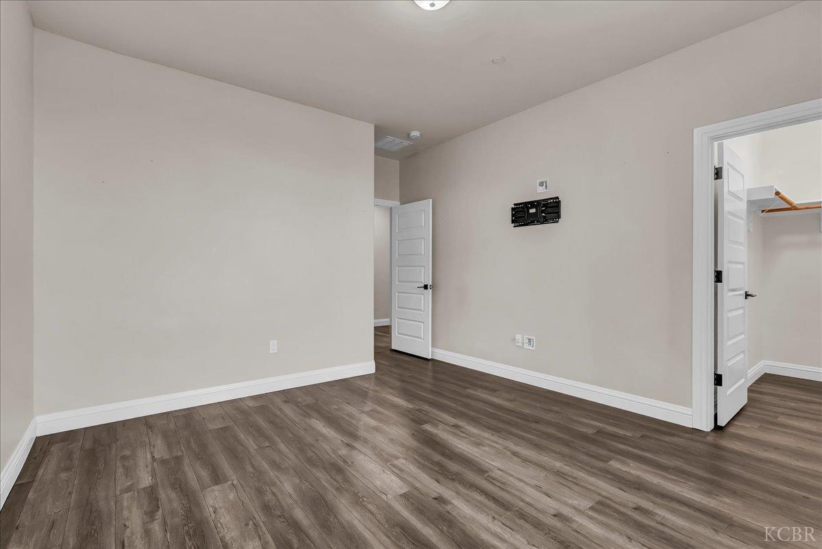 1684 W Berkshire Ln, Hanford, CA 93230