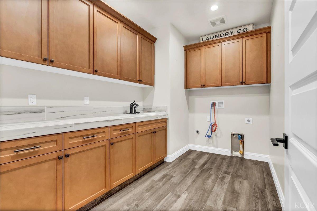 1684 W Berkshire Ln, Hanford, CA 93230