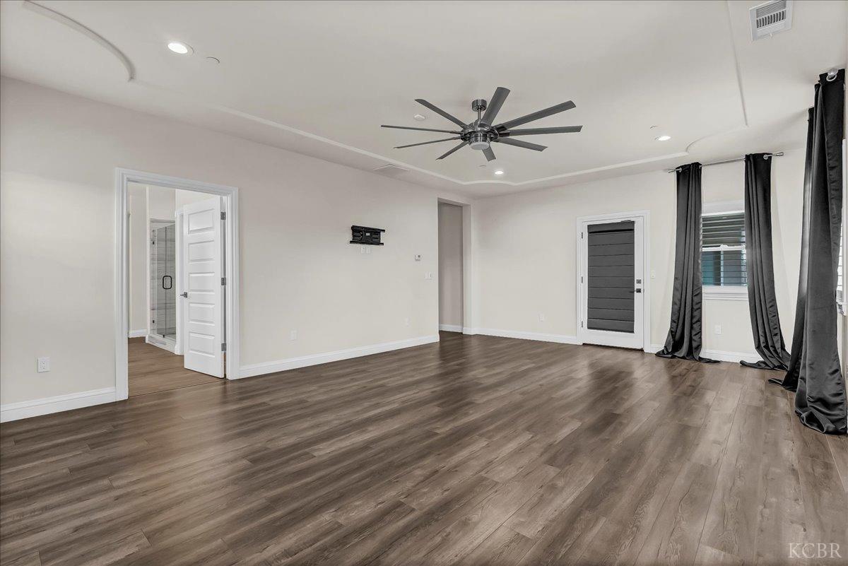 1684 W Berkshire Ln, Hanford, CA 93230