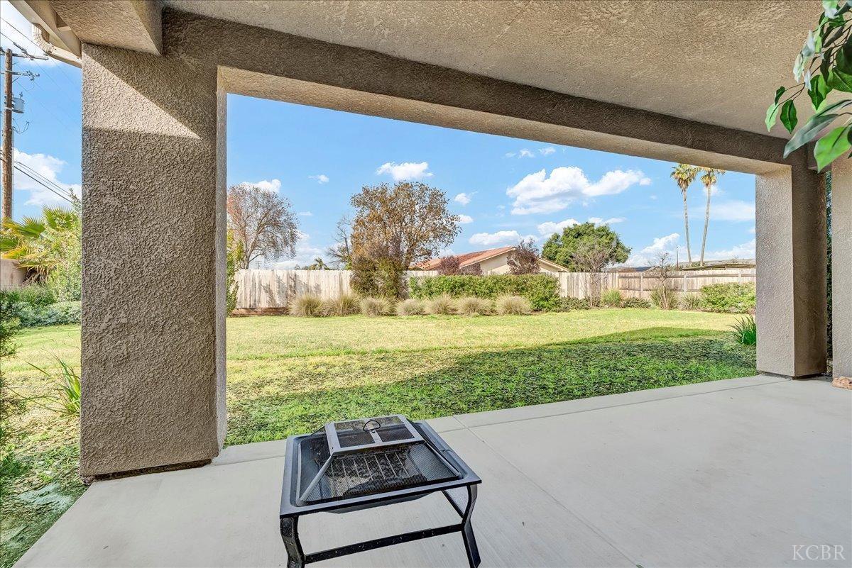 1684 W Berkshire Ln, Hanford, CA 93230