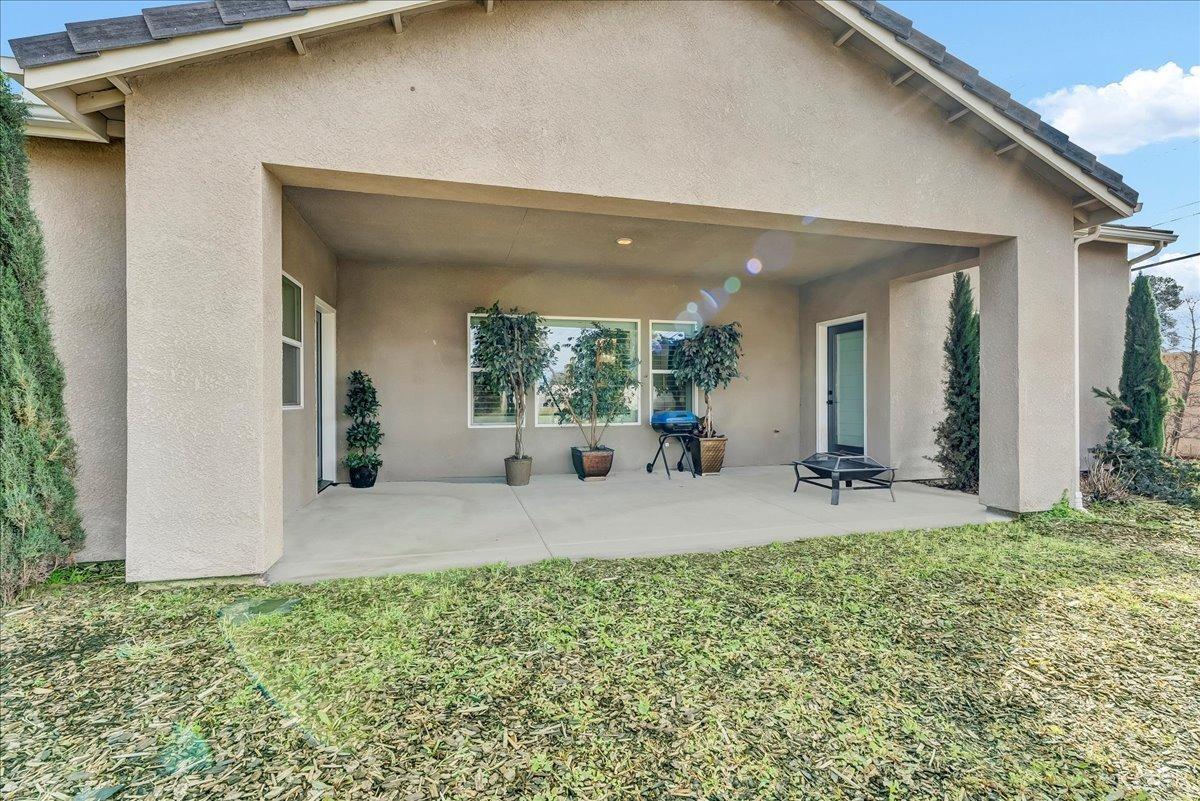 1684 W Berkshire Ln, Hanford, CA 93230