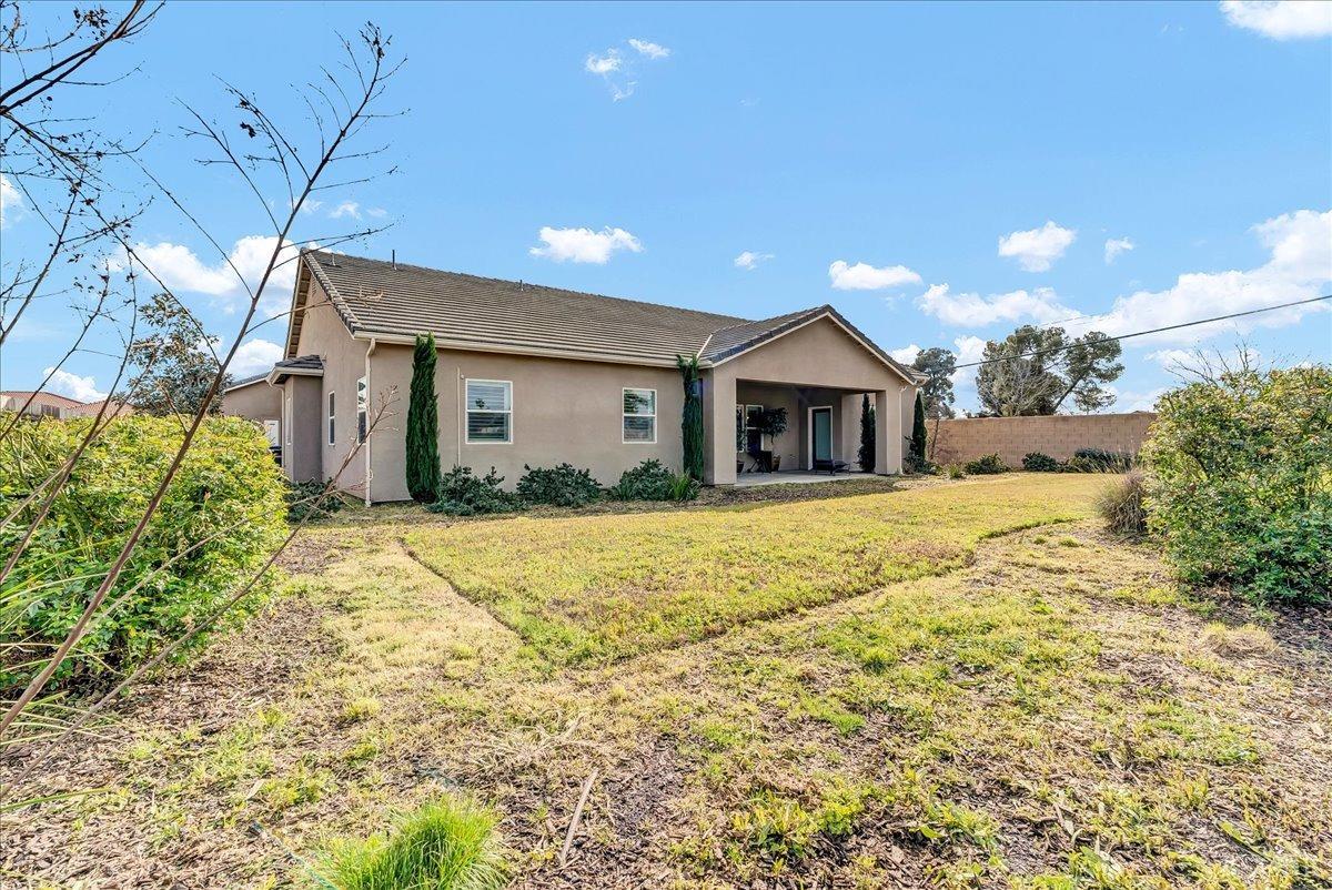 1684 W Berkshire Ln, Hanford, CA 93230