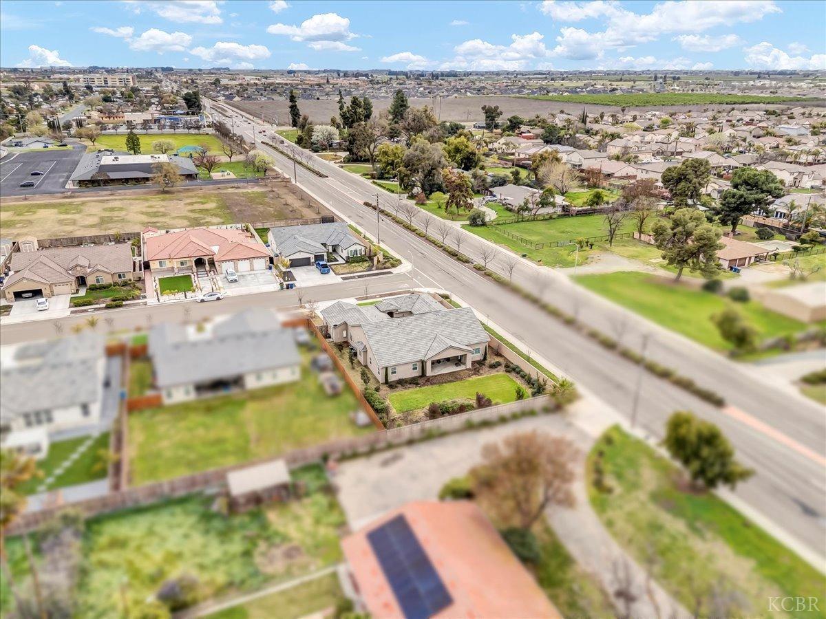 1684 W Berkshire Ln, Hanford, CA 93230