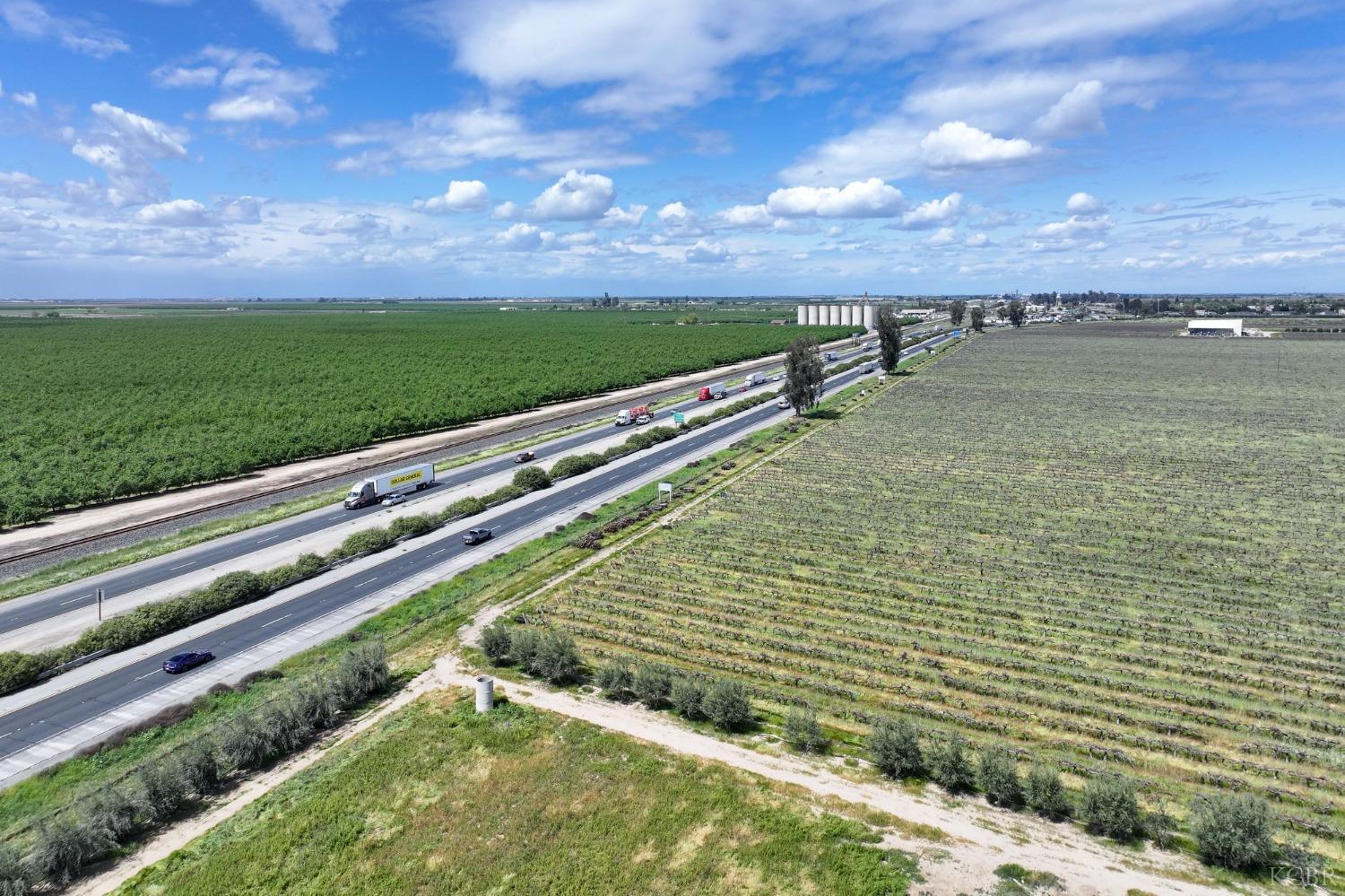 1875 S Elm St, Pixley, CA 93256