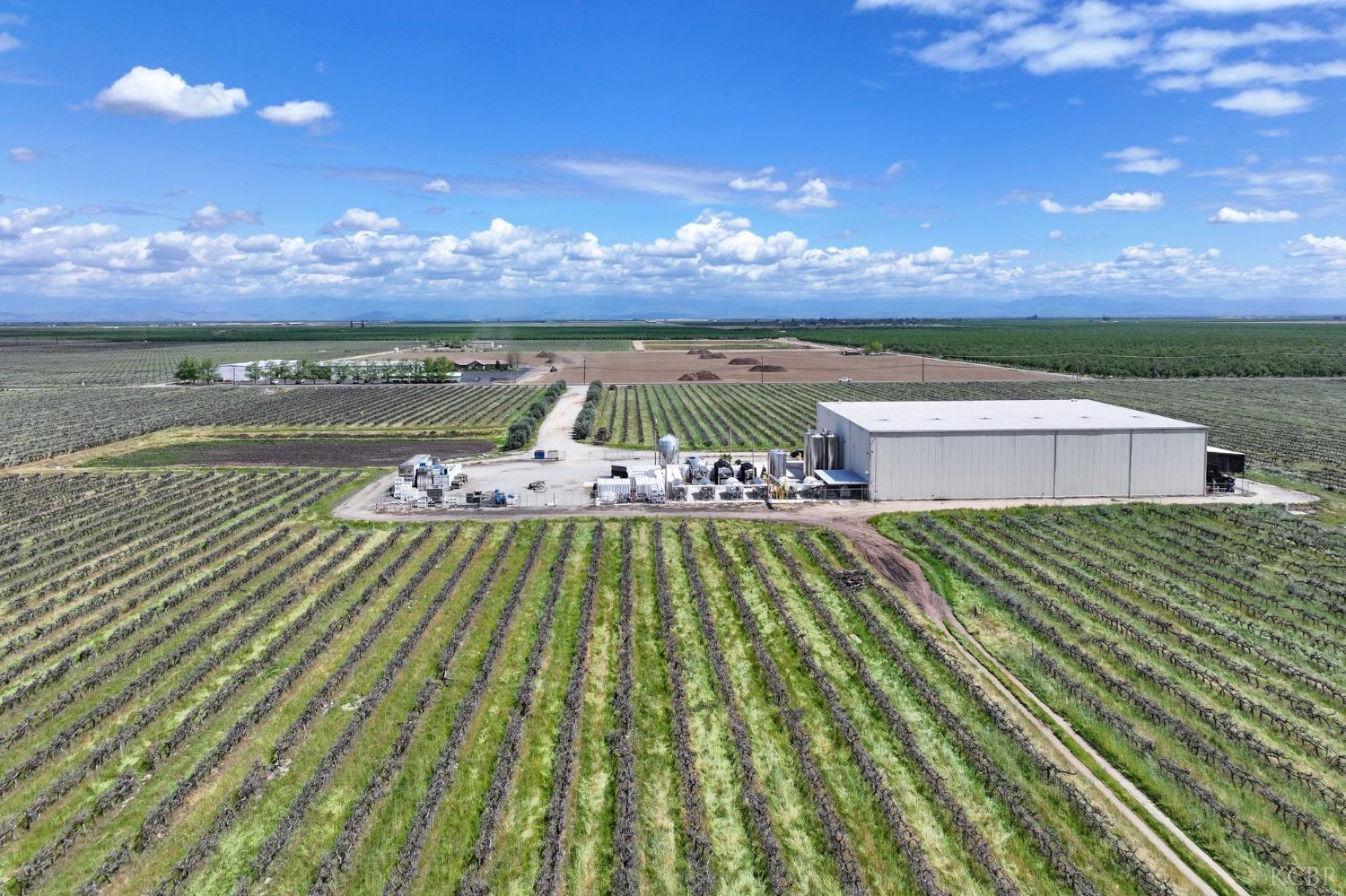 1875 S Elm St, Pixley, CA 93256