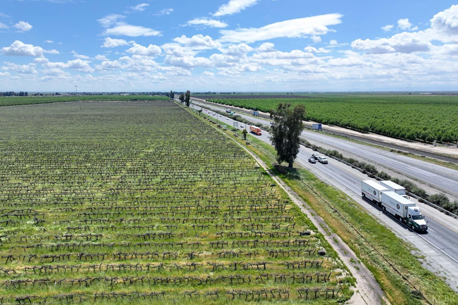 1875 S Elm St, Pixley, CA 93256