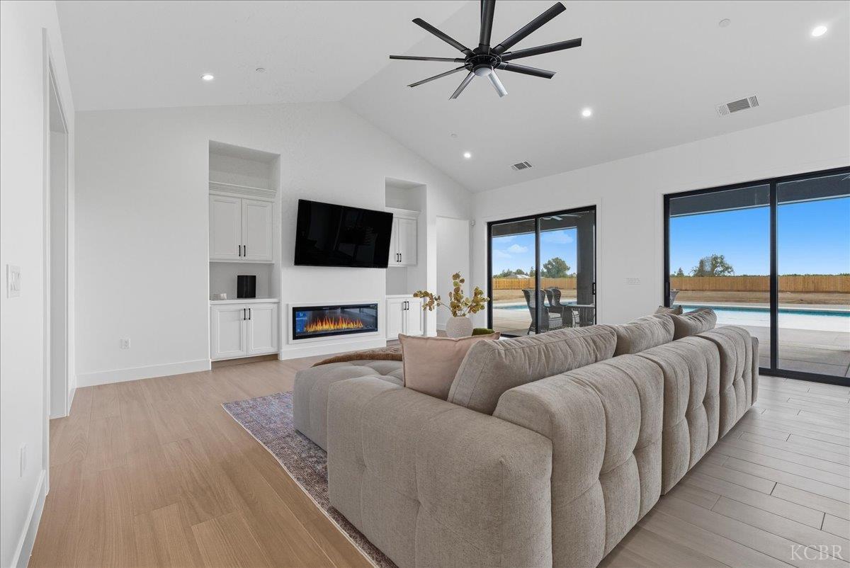 605 S Anderson A Rd, Exeter, CA 93221