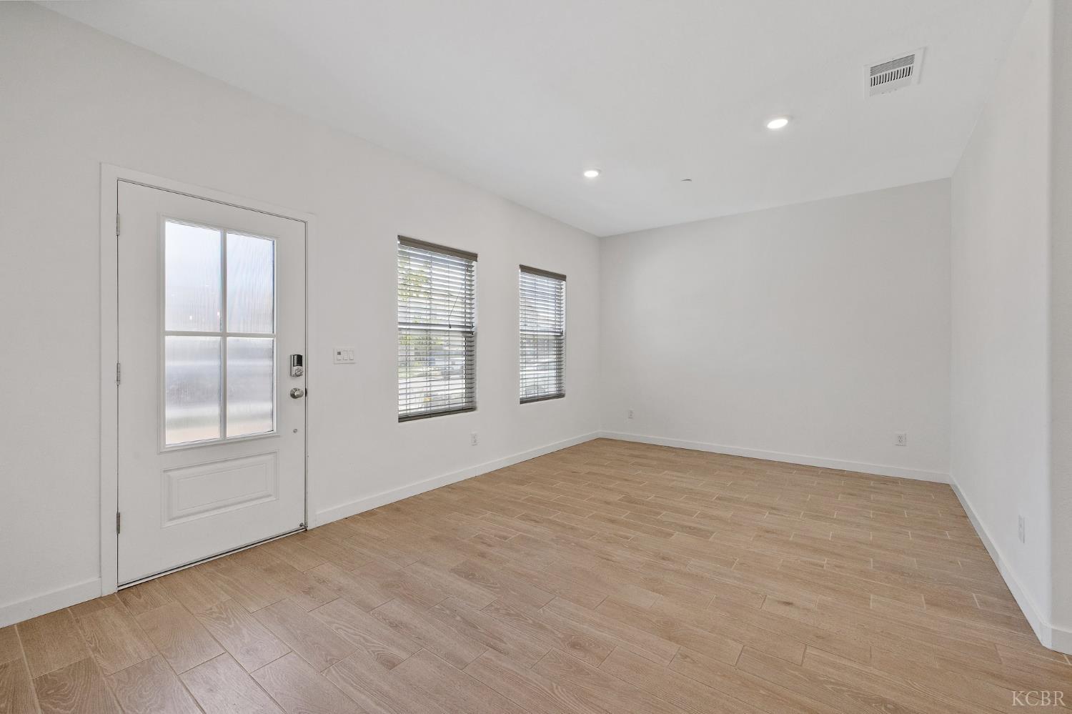 1754 N Aster Lake Rd, Hanford, CA 93230