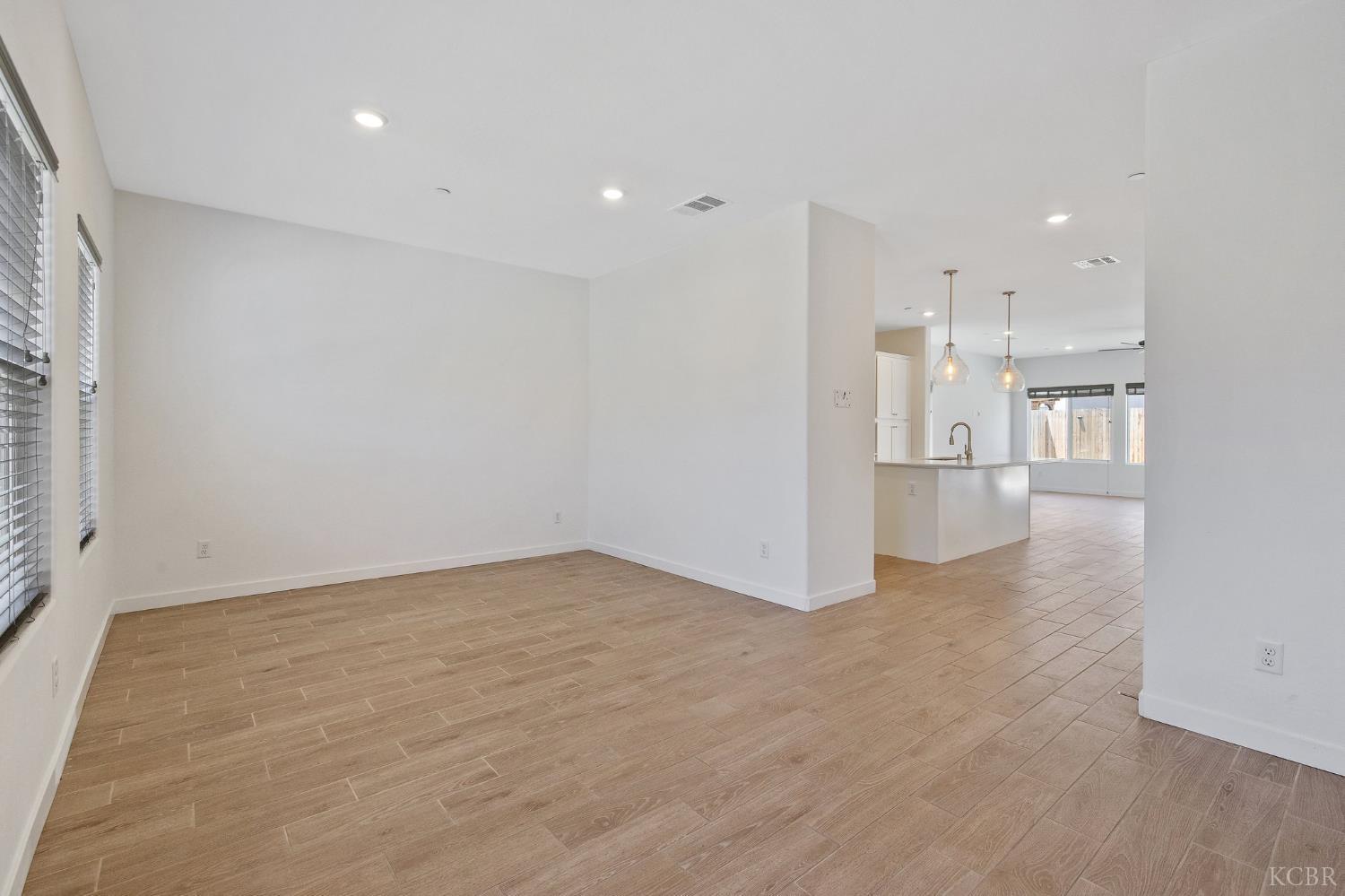 1754 N Aster Lake Rd, Hanford, CA 93230