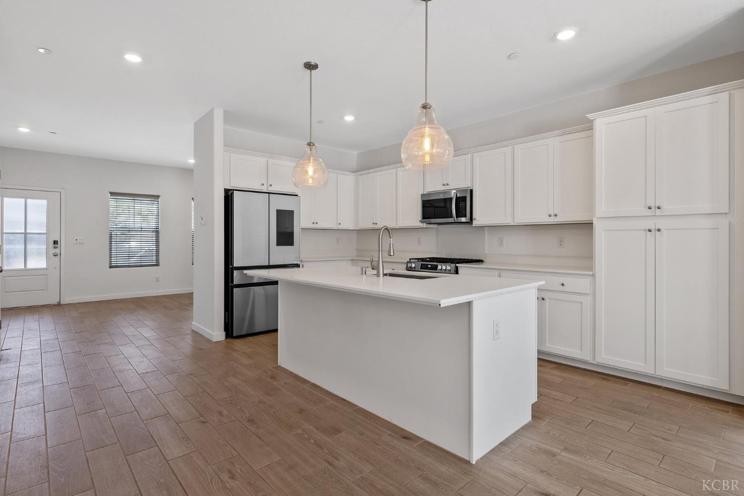 1754 N Aster Lake Rd, Hanford, CA 93230