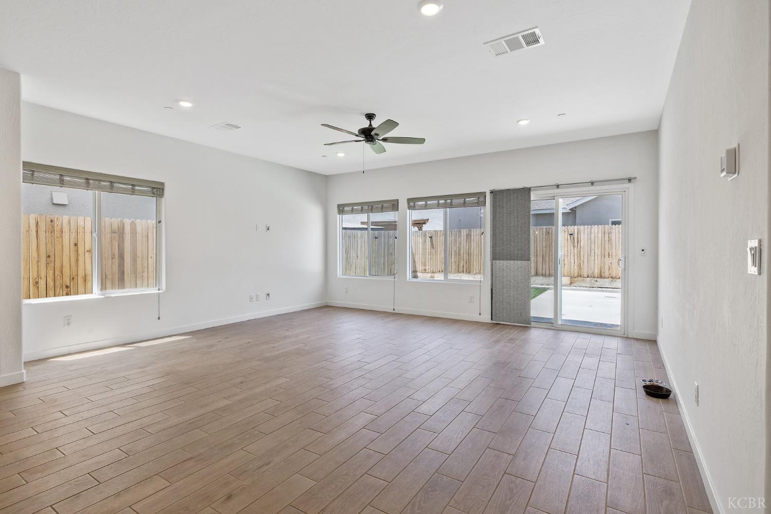 1754 N Aster Lake Rd, Hanford, CA 93230