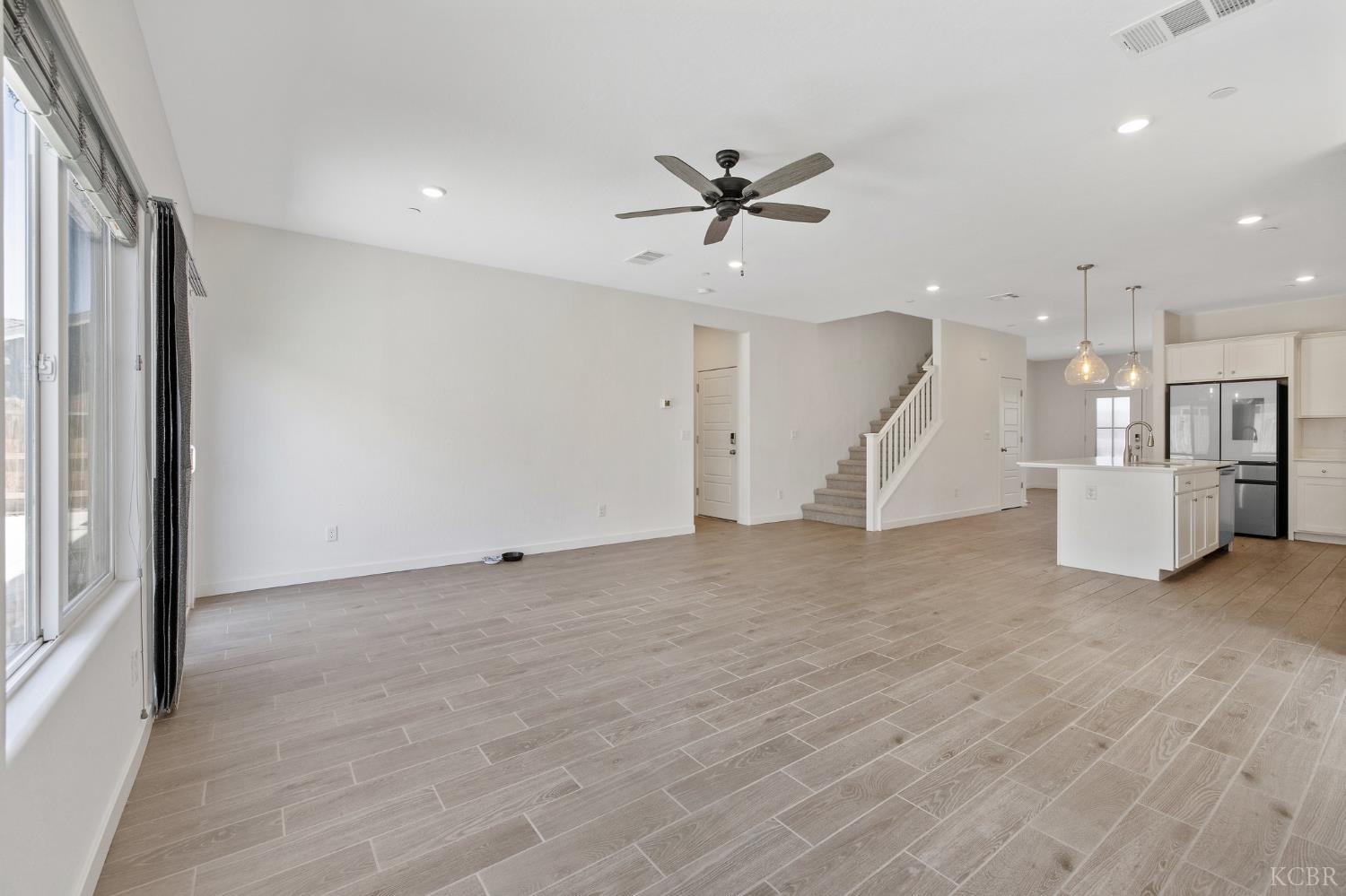 1754 N Aster Lake Rd, Hanford, CA 93230