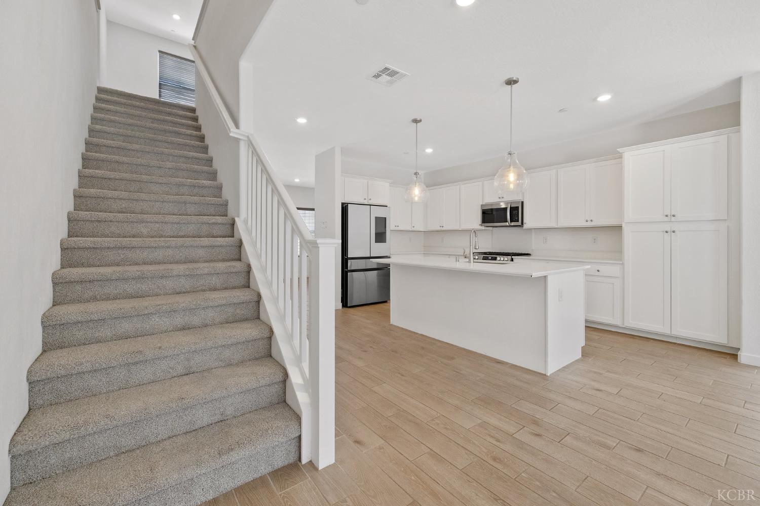 1754 N Aster Lake Rd, Hanford, CA 93230