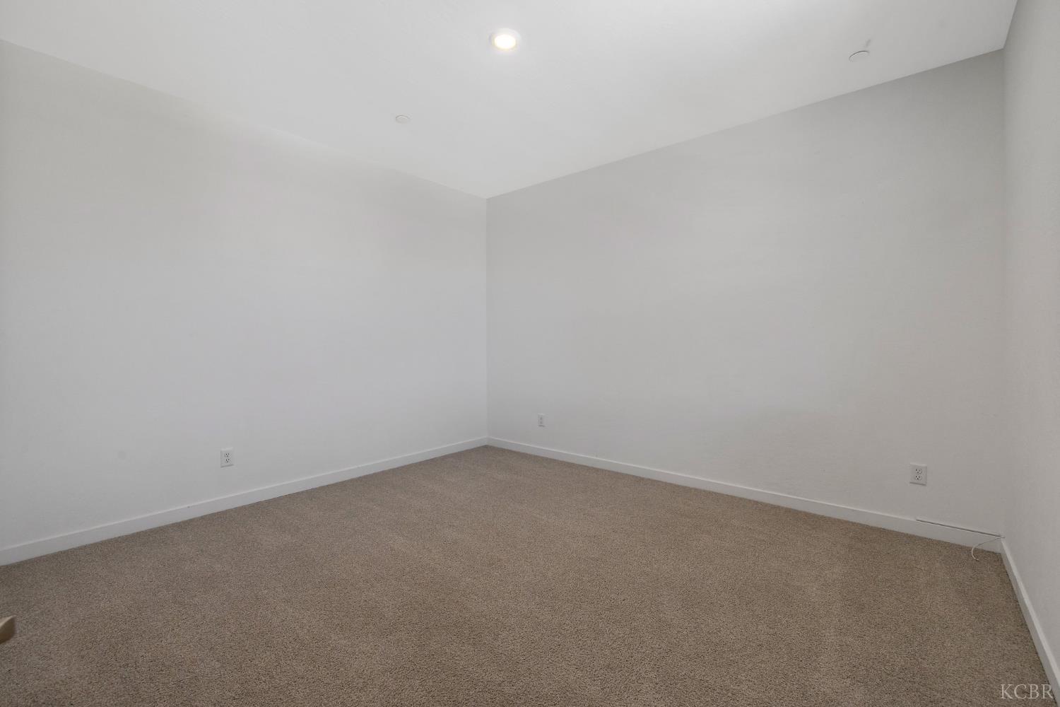 1754 N Aster Lake Rd, Hanford, CA 93230