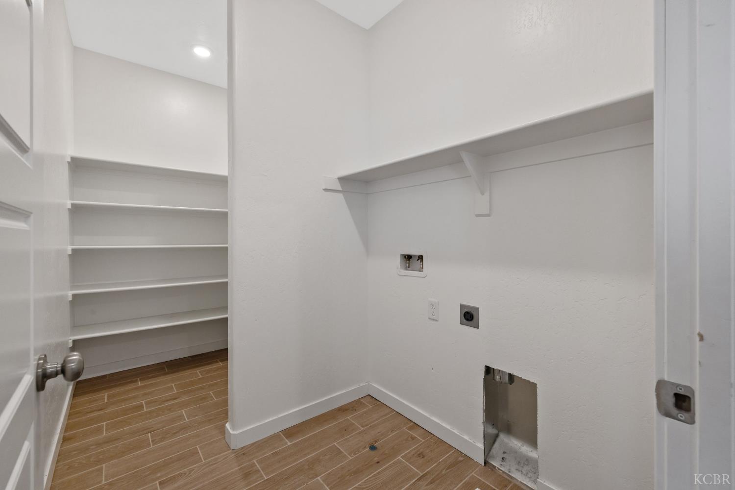 1754 N Aster Lake Rd, Hanford, CA 93230