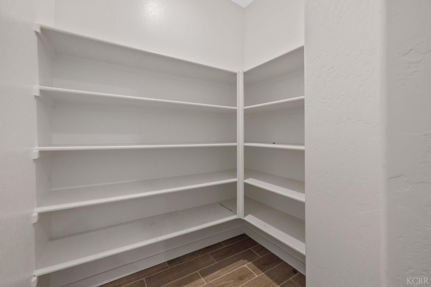 1754 N Aster Lake Rd, Hanford, CA 93230