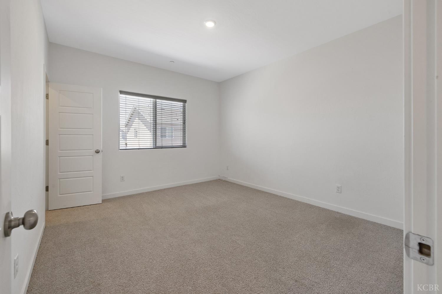 1754 N Aster Lake Rd, Hanford, CA 93230