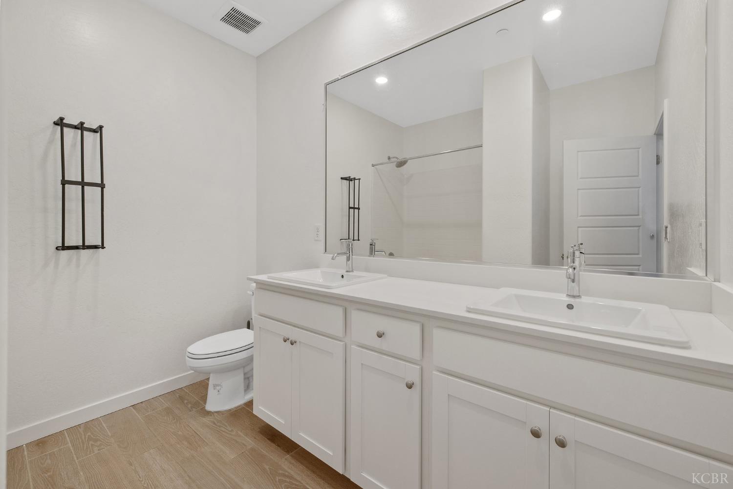 1754 N Aster Lake Rd, Hanford, CA 93230