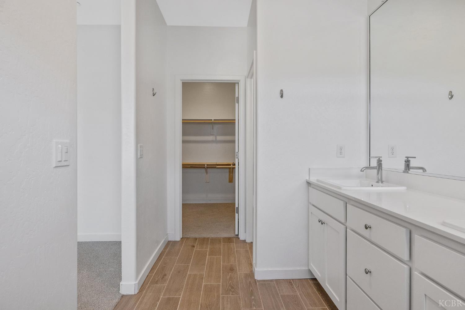 1754 N Aster Lake Rd, Hanford, CA 93230