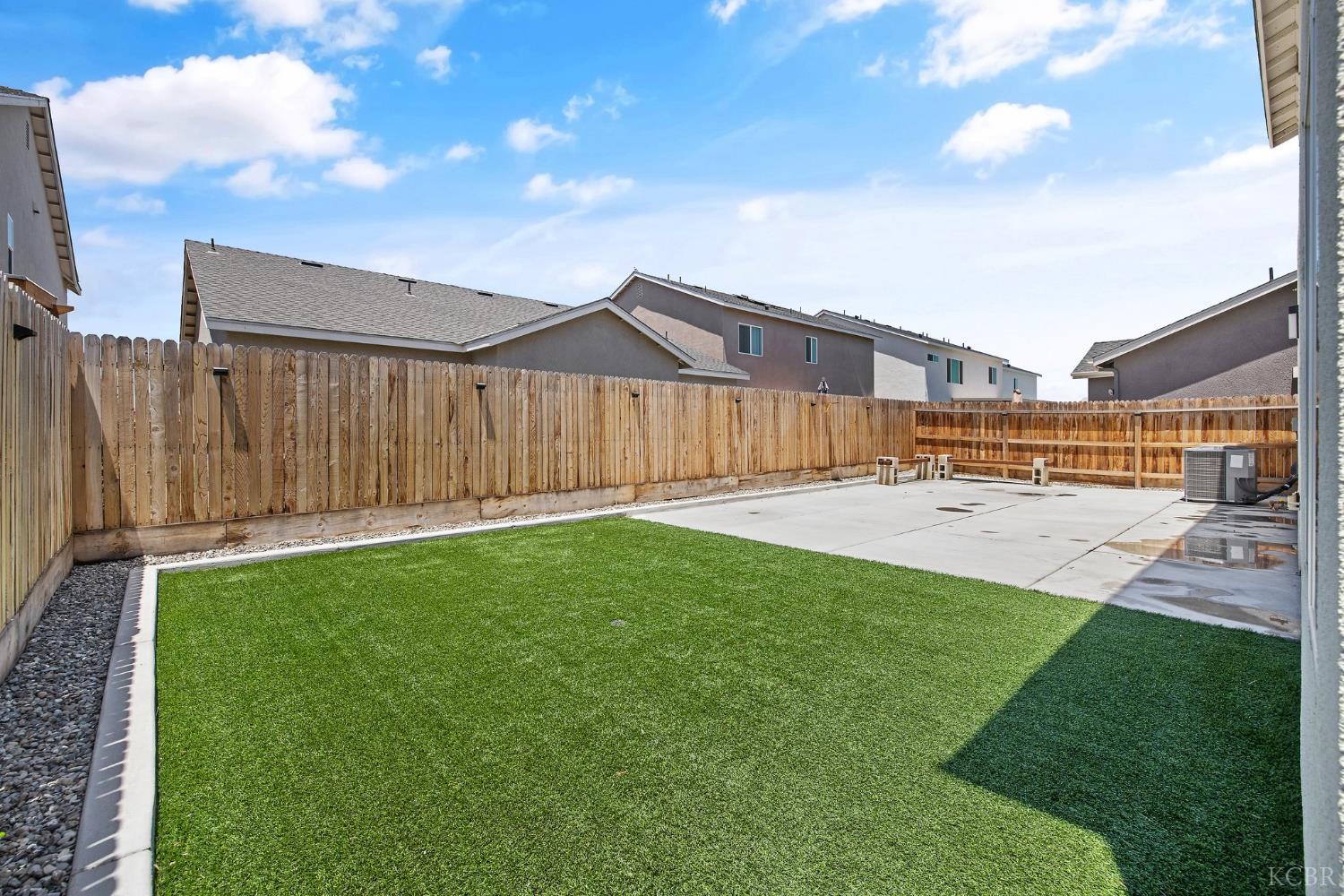 1754 N Aster Lake Rd, Hanford, CA 93230