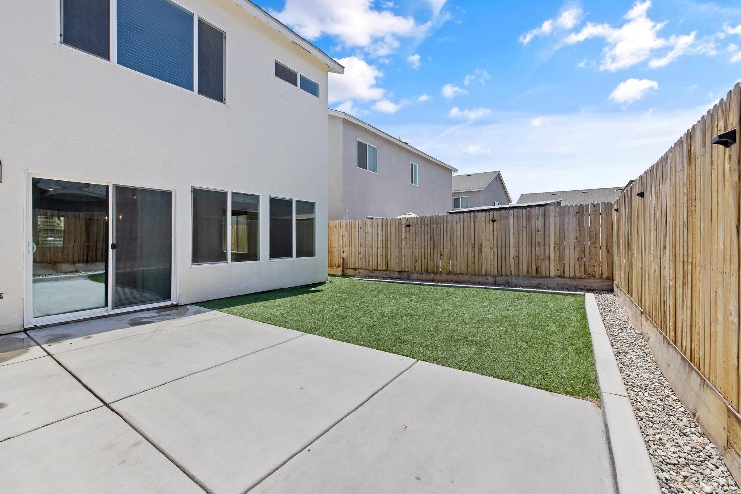 1754 N Aster Lake Rd, Hanford, CA 93230