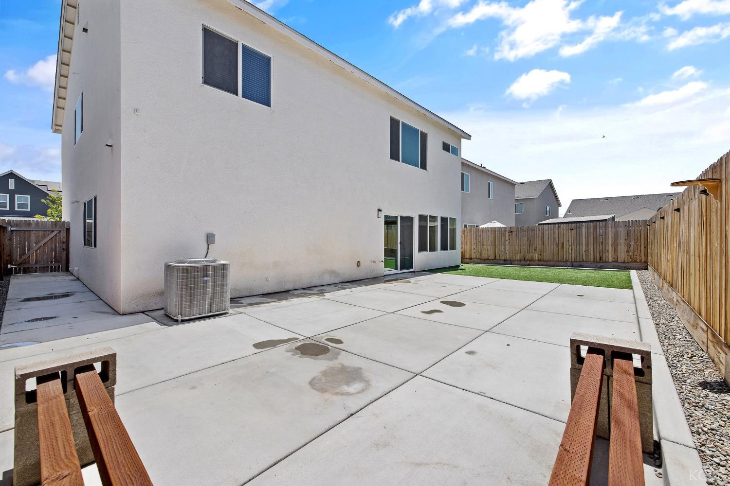 1754 N Aster Lake Rd, Hanford, CA 93230