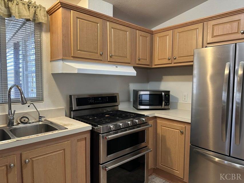 820 S Chinowth Unit 98, Visalia, CA 93277