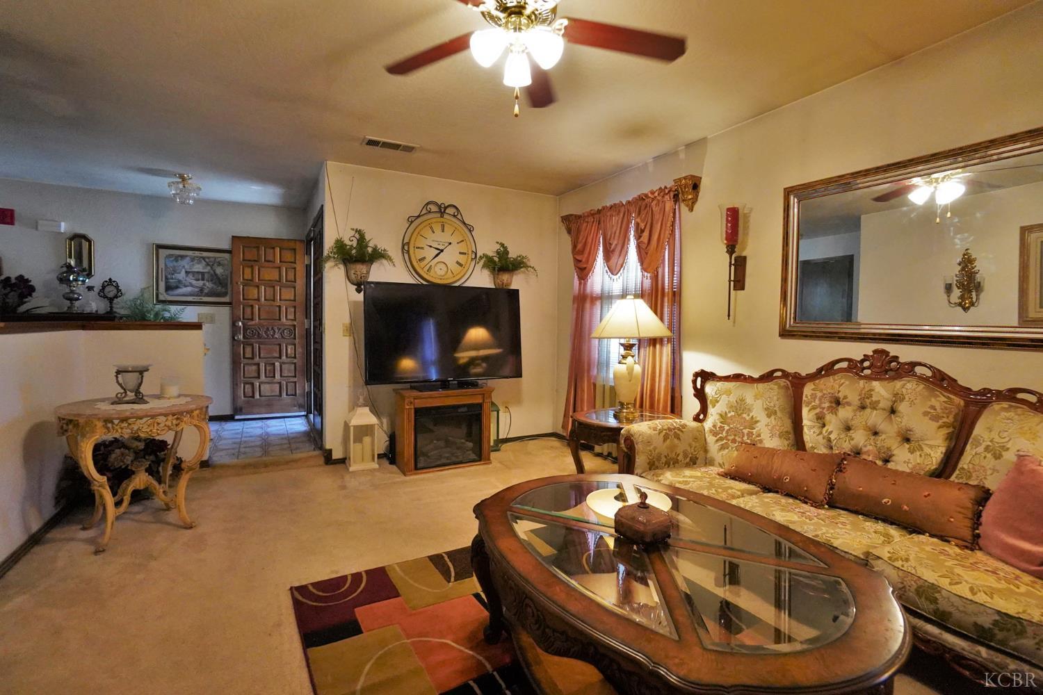 1200 Oxford Way, Hanford, CA 93230