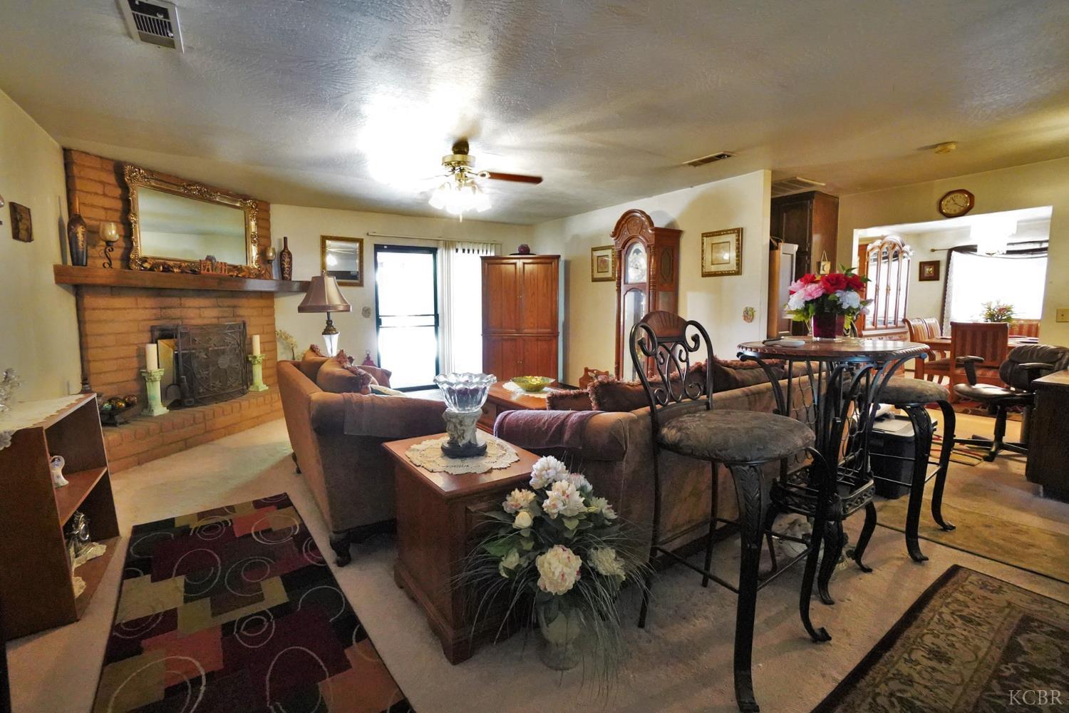 1200 Oxford Way, Hanford, CA 93230