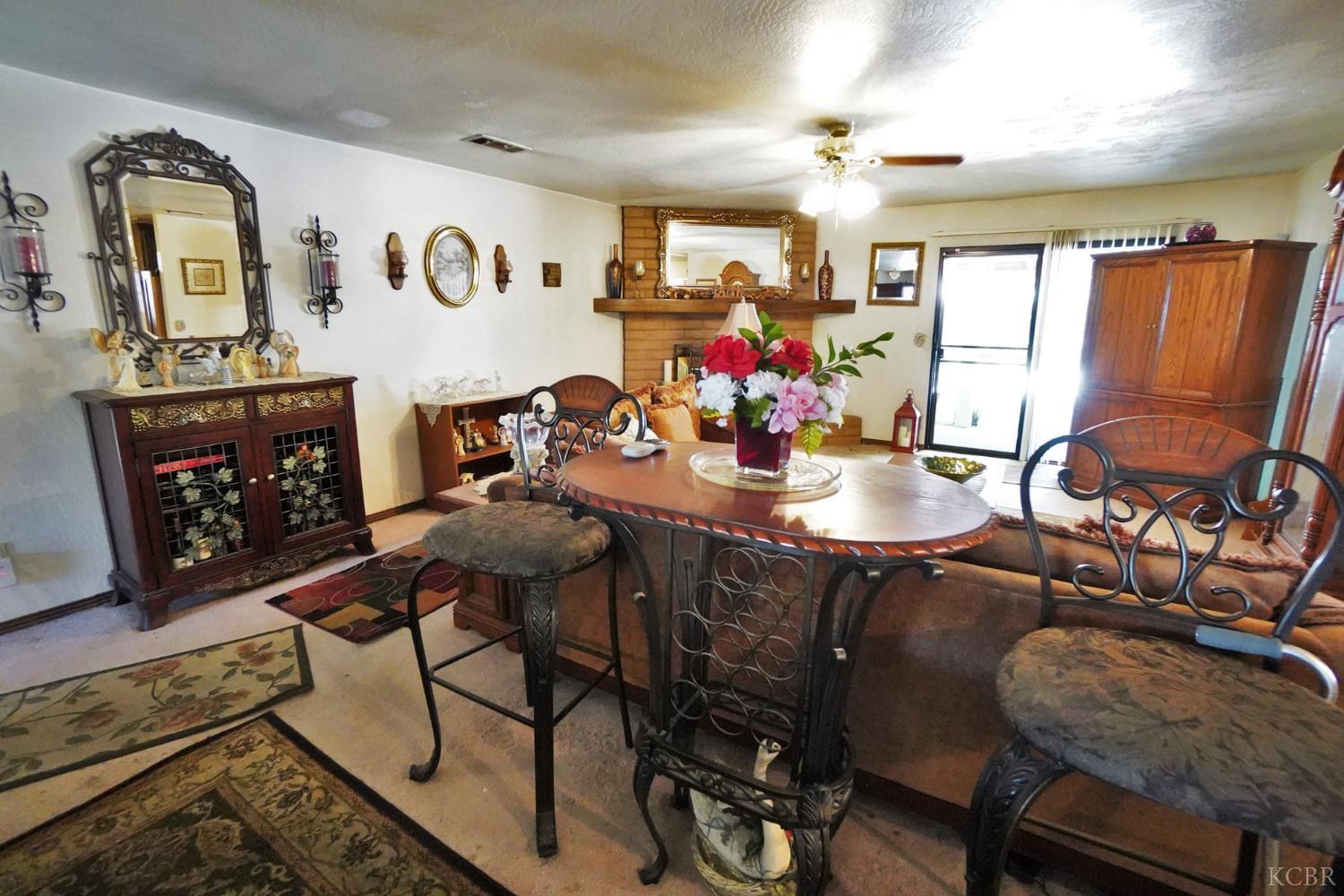 1200 Oxford Way, Hanford, CA 93230